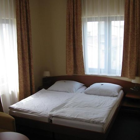 Hotel Christinenhof Garni - Bed & Breakfast Gadebusch Buitenkant foto
