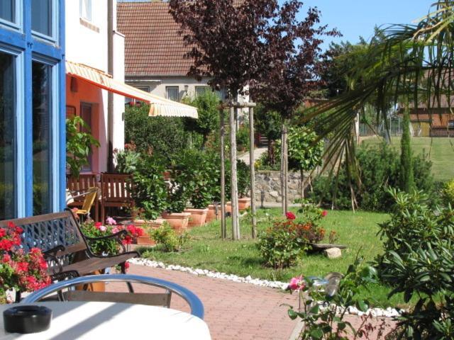 Hotel Christinenhof Garni - Bed & Breakfast Gadebusch Buitenkant foto