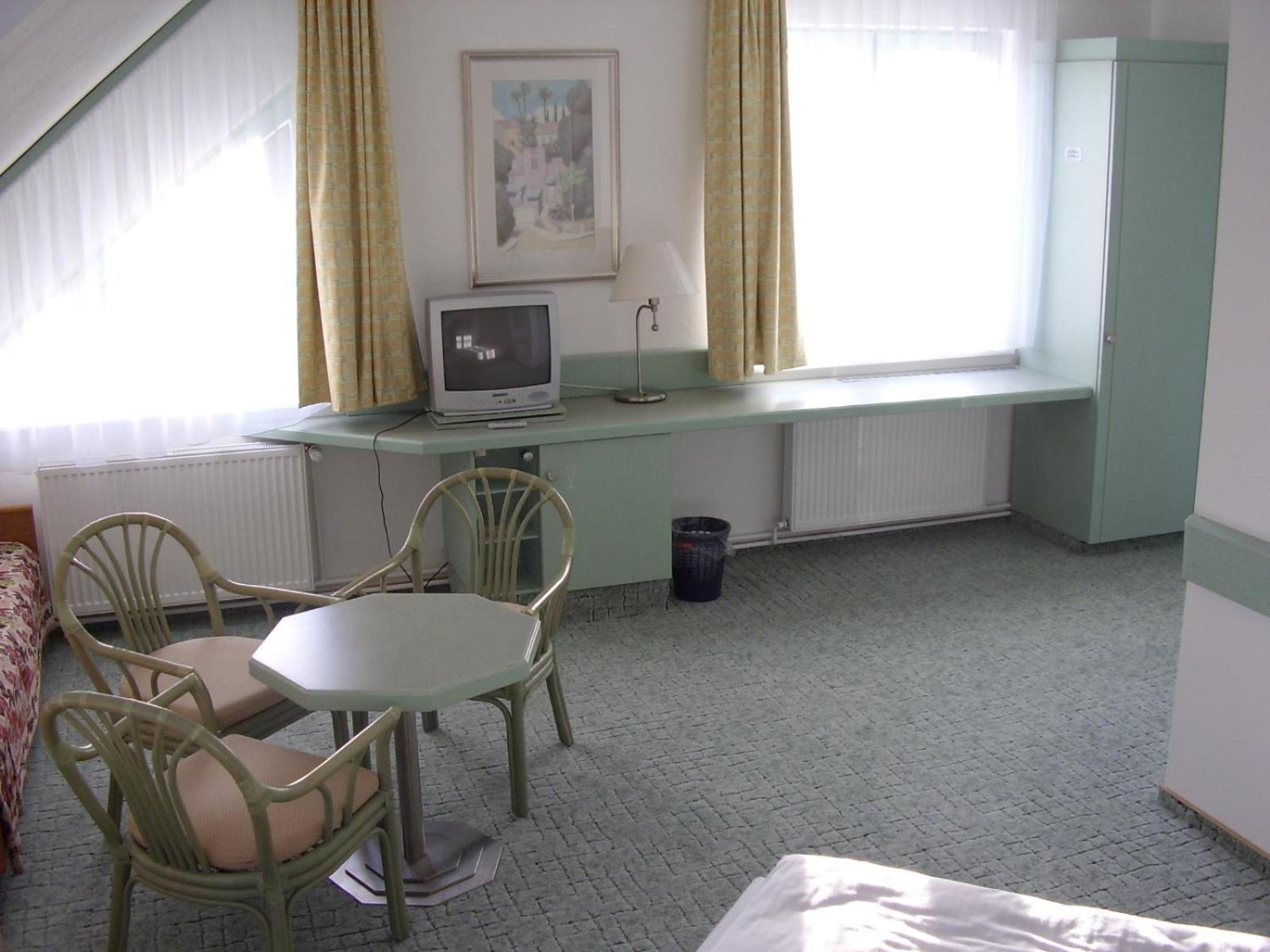 Hotel Christinenhof Garni - Bed & Breakfast Gadebusch Buitenkant foto