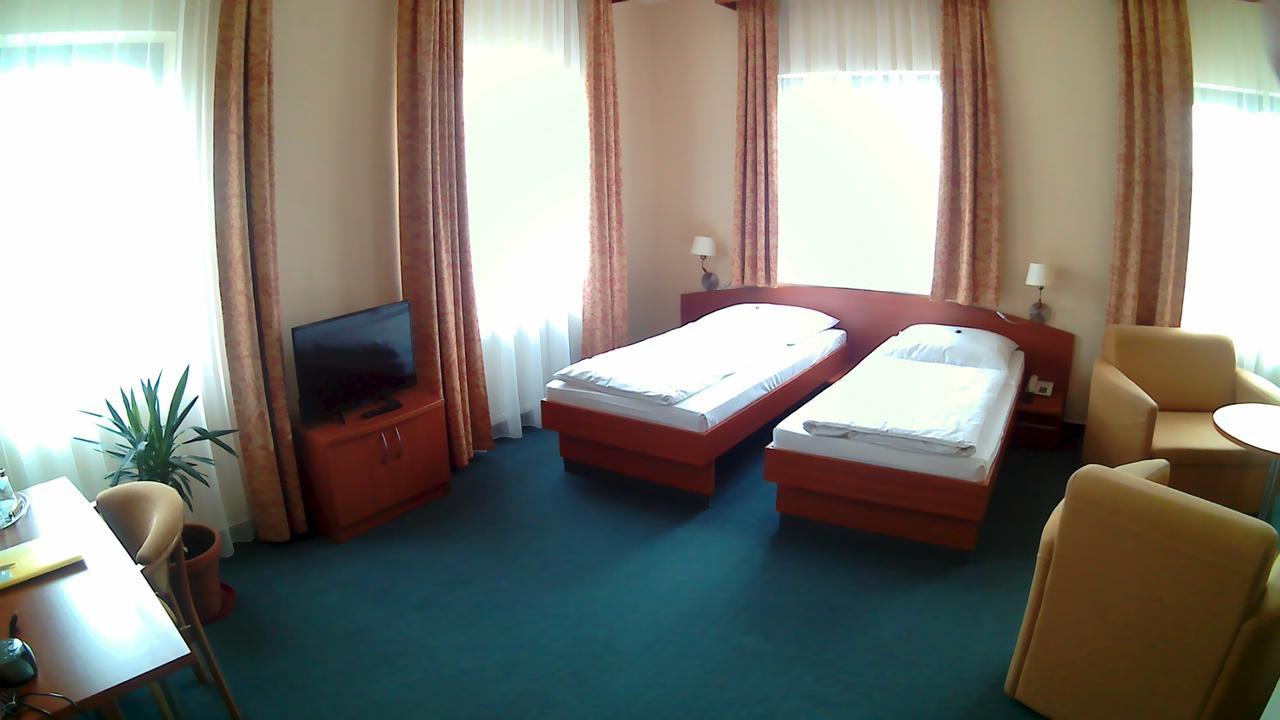 Hotel Christinenhof Garni - Bed & Breakfast Gadebusch Buitenkant foto
