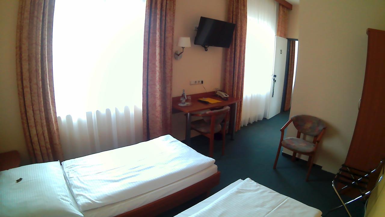 Hotel Christinenhof Garni - Bed & Breakfast Gadebusch Buitenkant foto