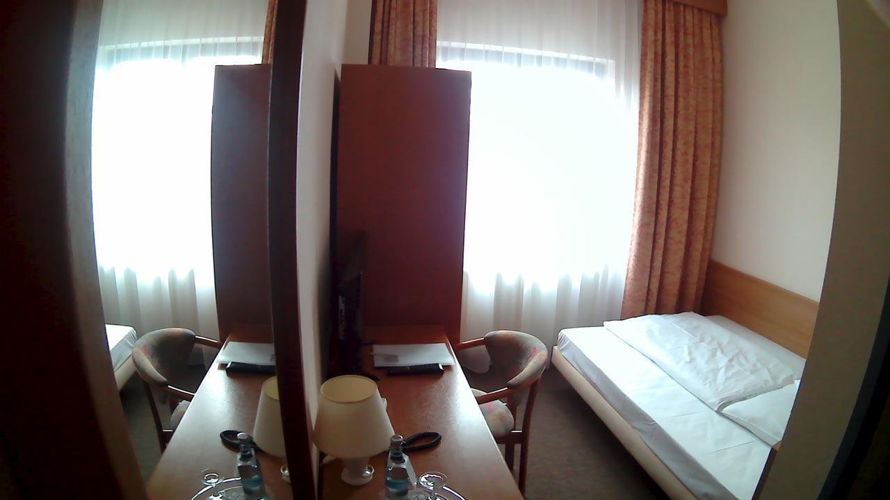 Hotel Christinenhof Garni - Bed & Breakfast Gadebusch Buitenkant foto