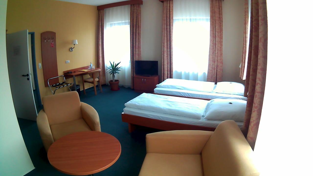Hotel Christinenhof Garni - Bed & Breakfast Gadebusch Buitenkant foto
