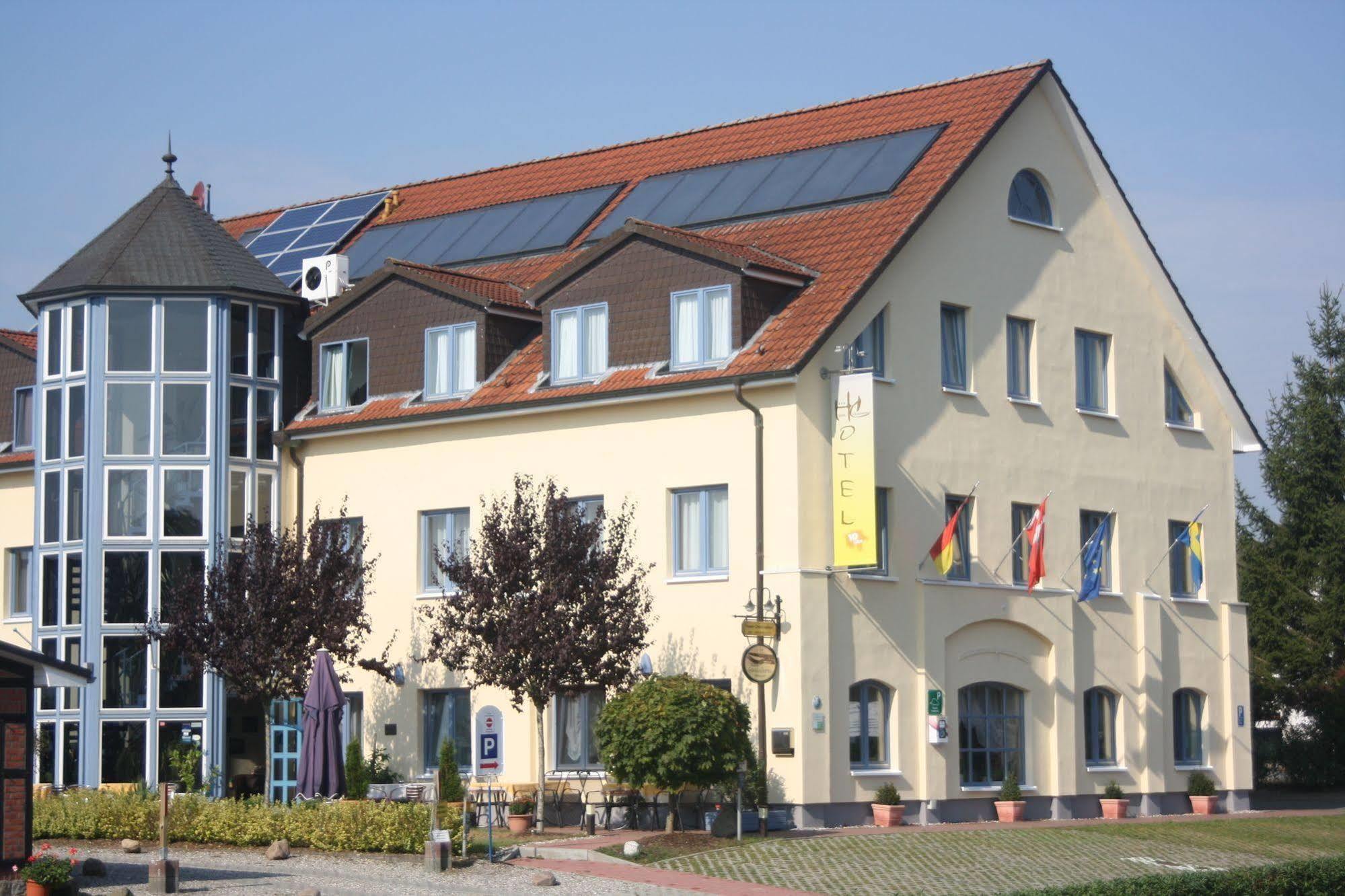 Hotel Christinenhof Garni - Bed & Breakfast Gadebusch Buitenkant foto