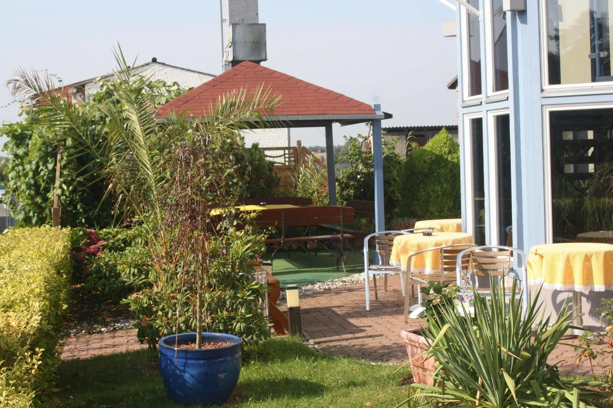 Hotel Christinenhof Garni - Bed & Breakfast Gadebusch Buitenkant foto